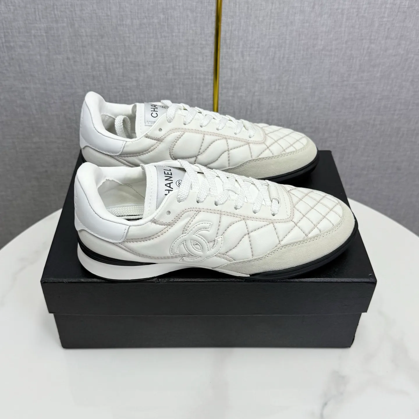 👟👟Ex-factory price 600👟👟Chanel Panda Shoes! 2025 counter's top casual sports shoes. This classic design; the upper is electro-embroidered with a variety of techniques; the outsole is fashionable and sporty; the unusual inclusion of a variety of color matching elements... The diversified mix and match is very good-looking and versatile, and can be used for leisure, fashion, sports, and outdoor... ꫛꫀꪝ Go➫ Materials: ❶Upper made of: original imported first-layer silk cowhide + original waterproof cloth + original first-layer cowhide ❷Inner lining: Original Yangli+wang ❸ Outsole based on: Original TPU combination outsole Counter boutique packaging complete set for women 35–41